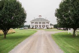2 nights accommodation at plantation house bottle of bubbly or a wine of your choice upstairs at plantation: The Country Plantation House Wedding Mason And Allie Leahbarry Com