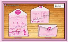 Undangan pernikahan hardcover ini mempunyai desain yang berbeda dengan undangan pernikahan hard cover yang sebelumnya. Kartu Undangan Pelangi Bandung