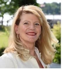 Joanne Paull's Instagram, Twitter & Facebook