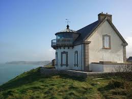 finistere maison phare de la pointe du millier situee sur le cap sizun a l entree sud de la baie de douarnenez sur la commune phare phares de france maison