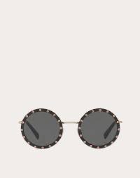 À la recherche de la paire de lunettes de soleil qui vous accompagnera tout l'été ? Lunettes De Soleil Rondes En Metal Avec Cristaux Pour Femme Valentino Boutique En Ligne