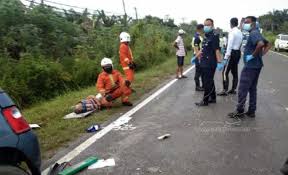 Tayar lori pecah punca kemalangan ngeri. 2 Beranak Maut Kereta Bertembung Treler Di Jalan Sandakan Sabah Post