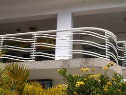 Pin By Himanshu Bansal On Proyectos Que Debo Intentar Handrail Design Balcony Railing Design Staircase Railing Design