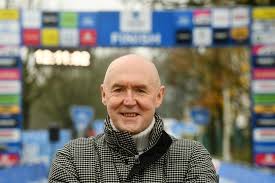 Hij vervangt een zieke michel wuyts als commentator. 6fgwdoemhyphcm