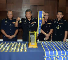Datuk on wn network delivers the latest videos and editable pages for news & events, including entertainment, music, sports, science and more datuk is a traditional malay honorific title commonly used in malaysia, indonesia, and brunei. Datuk Dato Tan Sri And Dato Pahlawan What S The Difference Between All These Titles