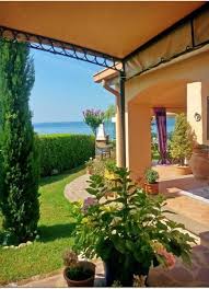 Detached Lake View Villa Near Rome Ref Tre68 Trevignano Romano Lazio Italian Holiday Ho Italian Villas For Sale Investment Property For Sale Holiday Home