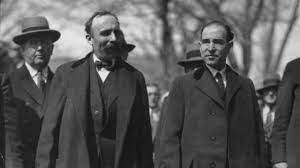 On circumstantial evidence, sacco and vanzetti were arrested for robbery and murders at a shoe factory. Sacco E Vanzetti Novant Anni Fa La Condanna A Morte Che Cambio La Storia La Repubblica