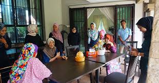Tidak patut kita membiarkan orang tua kita bersendirian di sini. Kelebihan Menghantar Ibu Bapa Ke Rumah Orang Tua Laman Khaira