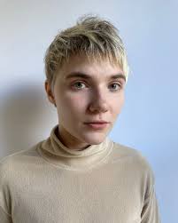 Restyle for Elizabeth by @brandyalicia.flint Asymmetric pixie with some  disconnection. Cut using a razor technique and styled using @davines_uk sea  salt spray 👌 #flinthairnorwich #flintnorwich #norwichhairdressers  #cuttingfloor #stylists #colorists ...