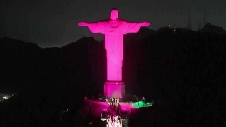 Cristo Redentor en Río se ilumina de rosa en apoyo a lucha contra el cáncer de mama