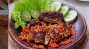 Bagian kulit yang renyah dengan isian yang lezat berpadu menjadi satu menghasilkan sajian yang spesial. Resep Kulit Ayam Goreng Crispy Cocok Buat Nyemil Saat Libur Di Rumah