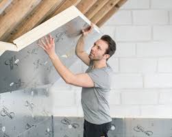 Poétiques et artistiques, les tags en mousse se retrouvent sur les murs de nos villes. Panneau Polyurethane Leroy Merlin