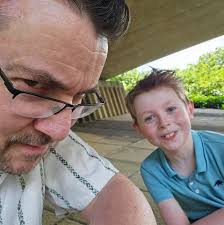 Report teaming player in Forsaken Roblox?