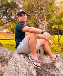 Em 2008, fez sua estreia como ator através do filme as melhores coisas do mundo no papel de pedro, sendo o filme lançado apenas em 2010. Lucas Santos S Feet Wikifeet Men