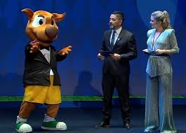 Formación lista de #laroja esta es la alineación para el debut en la conmebol @copaamerica ante argentina #vamoslaroja pic.twitter.com/01gvkvcexp. La Mascota El Balon Y El Trofeo Para La Copa America Colombia Argentina 2020 Futbol Deportes El Universo