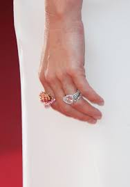 Gwen stefani engagement ring from blake shelton cost. Gwen Stefani Engagement Ring Pictures Gavin Rossdale Celebrity Weddings Glamour