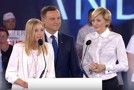 Czym zajmuje się kinga duda? Cv Kingi Dudy Wycieklo Do Sieci Prezydent Ma Powody Do Dumy