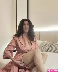 Italian ex-showgirl turned MILF  Linda Lorenzi  linda_lorenzi_official  Nude Leaked OnlyFans Photo 12 - Fapello