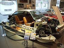 Outre une ligne aérodynamique innovante pour l'époque, elle se singularise par le moteur comotor qui est un moteur à pistons rotatifs wankel. Nsu Ro 80 Wikipedia