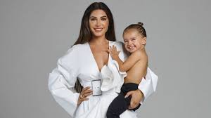 Claudia de breij…ooit even naar gekeken.en ze breijt maar door… spreekt mij totaal niet aan. Yolanthe Turns Out To Be Talented In Painting And Has A Good Assistant To Xess Xava World Today News