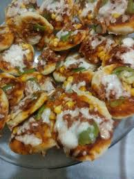 ميني بيتزا شهيه وخفيفة كتير زاكي Italian Nachos Italian Nachos Recipe Restaurant Recipes