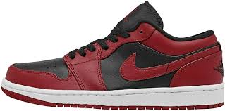 But, for nearly ten years, the style sat dormant as nike and jordan moved on to other designs. Nike Herren Air Jordan 1 Low Basketballschuh Mainapps Amazon De Schuhe Handtaschen