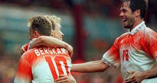 Als u op zoek bent naar een andere competitie met de naam ek, selecteert u dan. Wij Gaan Europa In Geen Arm Om Schouder Van Seedorf Overig Ed Nl