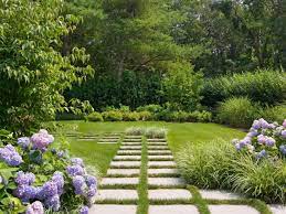 A blooming tree is a wonderful decoration for the garden. Purple Hydrangea Diy