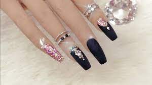 Actualmente la manicura se ha next may be the photo about uñas acrilicas negras mate con dorado you could produce an insight. Diseno De Unas En Tono Negro Mate Youtube