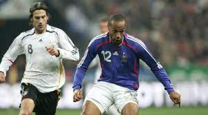 Samedi 12 novembre, au stade de france, les bleus rencontrent en matière de football aussi, l'allemagne tend un miroir à la france. En Images Les Sept France Allemagne Du Xxieme Siecle