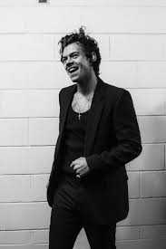 Black And White Harry Styles A Definitive Ranking Of Harry Styles 2018 Tour Suits Harry Styles Lockscreen Harry Styles Photos Harry Styles Wallpaper