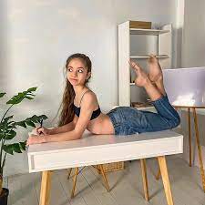 Video de youtube, dana taranova entrena gimnasia incluso cuando se relaja. Dana Taranova Fan Danataranova Fan Official Instagram Photos And Videos Distance Learning Summer Fun In This Moment