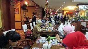Paket yang ditawarkan untuk berbuka puasa di amaroossa hotel bandung dalah buffet breakfasting nusantara dengan harga rp120.000 nett/pax dapatkan door prize tiket pesawat pp bali dan akomodasi untuk 2 orang. Paket Berbuka Puasa Di Hotel Nagoya Plaza Hanya Rp 95 Per Pax Tribun Batam