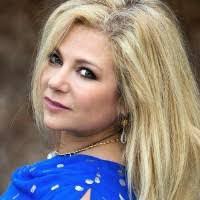 Heather Kay's Instagram, Twitter & Facebook