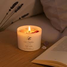 Vela perfumada con cristales de cuarzo rosa para un bienestar  revitalizante. Vela de viaje. Natural y orgánica. Regalo de cumpleaños.