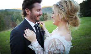 Jane austen ring goes on display after kelly clarkson sale row. Watch Kelly Clarkson Say I Do In Sweet Wedding Video