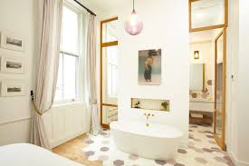Those sinks were not there to wash one's hands, usually it was to wash their face in the morning. Stylish Examples Of Bathtubs In Bedrooms
