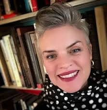 Leslie Plunkett's Instagram, Twitter & Facebook