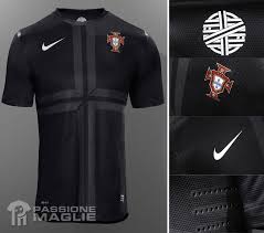 Thai maglia calcio portogallo prima 2004 a basso costo. Nike Presenta La Maglia Nera Da Trasferta Del Portogallo 2013