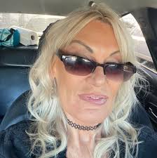 V Light Hair Extensions are SEAMLESS!!!! Absolutly loving the new method we  offer 😍 Its perfect for filling in the front parts and parting that you  cant normally go too! #vlighthairextensions #vlight #