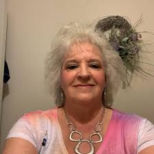 Laurie Phinney's Instagram, Twitter & Facebook