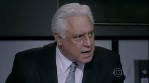 César proíbe Felix de assumir que é gay