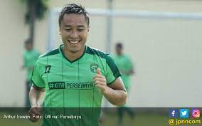 Bila sedang mencari inspirasi nama untuk putra tercinta, mungkin sapaan arthur yang berasal dari bahasa inggris bisa menjadi salah satu pilihan. Manajemen Persebaya Ogah Campur Tangan Nasib Arthur Irawan Page 2 Jpnn Com