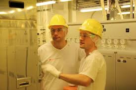 Globalfoundries wächst weiter, daher bieten sich ausbildungsplatzsuchenden immer neue philipp ist azubi im 2. Staatsministerium Fur Wirtschaft Arbeit Und Verkehr Martin Dulig Ein Tag Als Praktikant Bei Globalfoundries In Dresden
