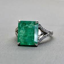 Emerald Ring 2 Carats Natural Untreated Inlaid With Whire Sapphires