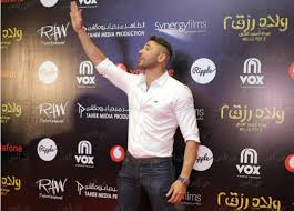 أحمد عز، نجح بفيلمه الجديد ولاد رزق في تحقيق إيرادات تجاوزت 18 مليون جنيه مصري، وأشاد عدد كبير من النقاد بالفيلم ووصفوه بأنه يمثل عودة قوية لـ عز بعد فترة غياب عن السينما. Ø§Ù„ØµÙˆØ± Ø§Ù„Ø£ÙˆÙ„Ù‰ Ù„Ù„Ø¹Ø±Ø¶ Ø§Ù„Ø®Ø§Øµ Ù„ÙÙŠÙ„Ù… ÙˆÙ„Ø§Ø¯ Ø±Ø²Ù‚ 2 Ø£Ù„Ø¨ÙˆÙ… ÙÙŠ Ø§Ù„ÙÙ†