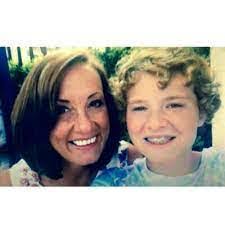 Lisa Bewley's Instagram, Twitter & Facebook