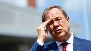On tuesday he visited another devastated town alongside the chancellor. Bundestagswahlkampf Auch Armin Laschet Hat Probleme Zdfheute