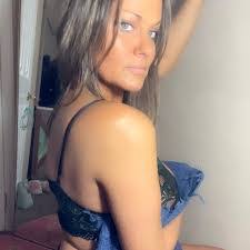 Jennifer Burchfield's Instagram, Twitter & Facebook