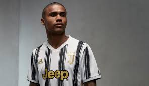 祖雲達斯足球會（juventus football club s.p.a）簡稱祖記（juve），是一家位於意大利 皮埃蒙特大區 都靈市的足球會。 祖雲達斯傳統上的主場球衣是黑白相間的上衣配上白色或黑色短褲。其實球隊最初是採用桃紅色為球衣顏色並加上一條黑色領帶，但球衣供應商誤將英格蘭球隊諾士郡的球衣寄給祖雲達斯. æ–'é©¬å†›å›¢20 21å…¨æ–°ä¸»åœºçƒè¡£å'å¸ƒ Juventus